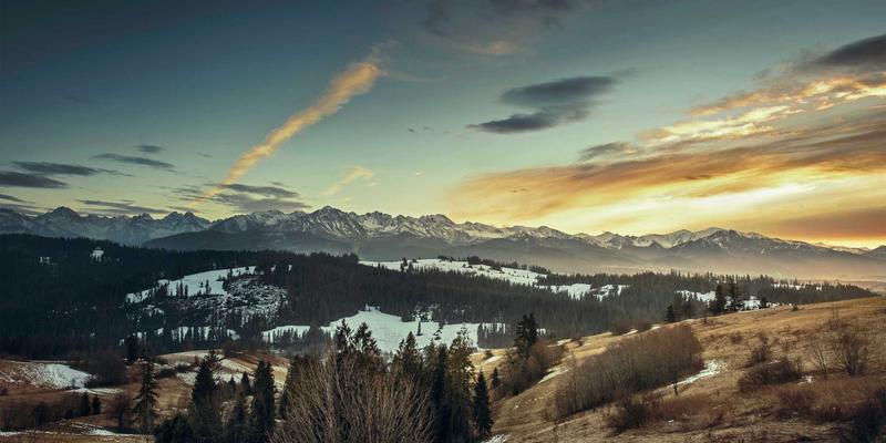 筑牢安全防线:工业机器人防护壳体的安全标准解析与定制化生产之道