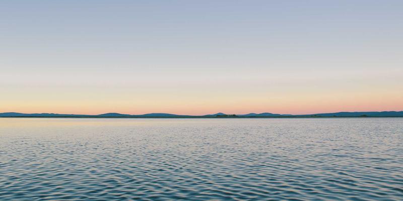 隐形战场:高密度设备金属壳体如何打赢EMI/EMC屏蔽攻坚战?